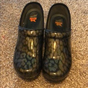 Women’s like new dansko’s clogs